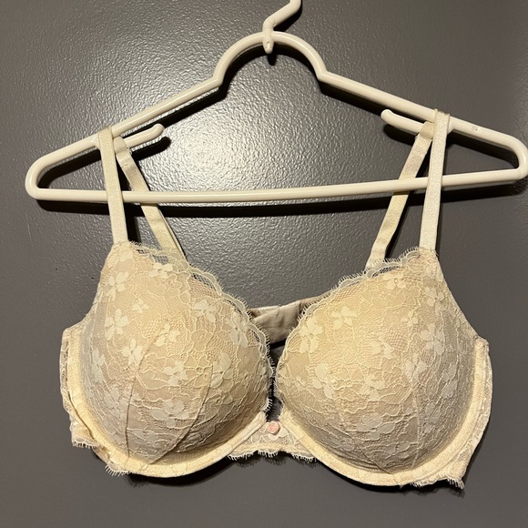 Victoria's Secret Other - Victoria's Secret Dream Angels Lace Bra in Ivory